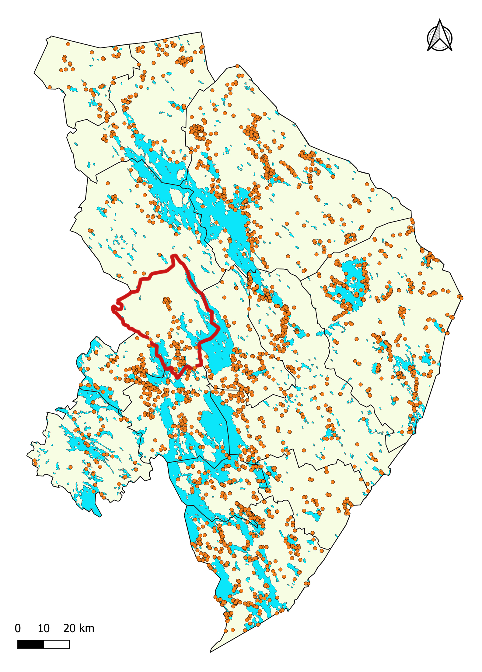 Polvijärven alueen kiinteät muinaisjäännökset. Kartassa Polvijärven kunnan rajat on piirretty punaisella, muut kunnat näkyvät mustin rajoin. Oranssit pallot kertovat löydöspaikoista. Vesistöt on merkitty sinisellä.