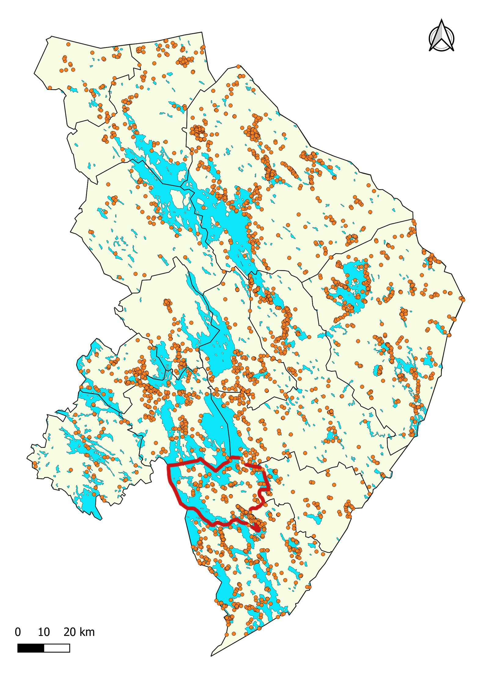 Rääkkylän alueen kiinteät muinaisjäännökset. Kartassa Rääkkylän kunnan rajat on piirretty punaisella, muut kunnat näkyvät mustin rajoin. Oranssit pallot kertovat löydöspaikoista. Vesistöt on merkitty sinisellä.